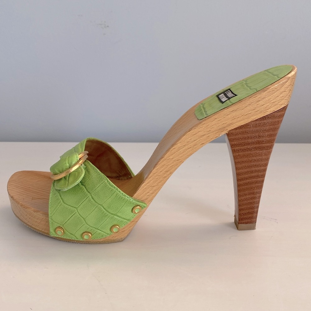 Stuart Weitzman lime croc leather mules Size 7